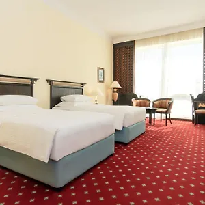 Copthorne Airport فندق